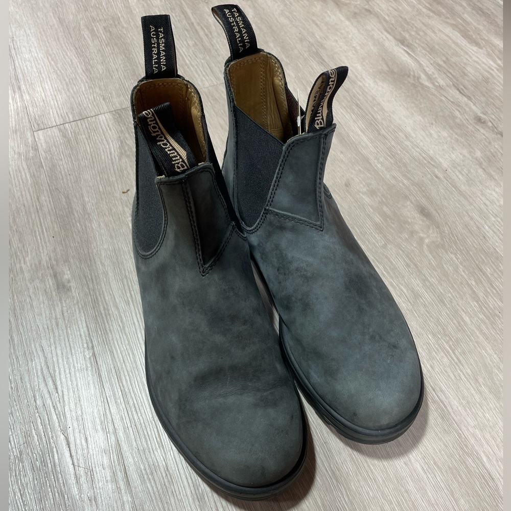 BLUNDSTONES MEN'S CLASSICS
CHELSEA BOOTS - RUSTIC BLACK size 9.5 US